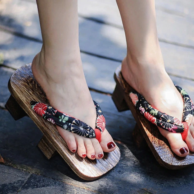 Chaussures de cosplay pour fem - Geta Wooden Sandal avis et prix